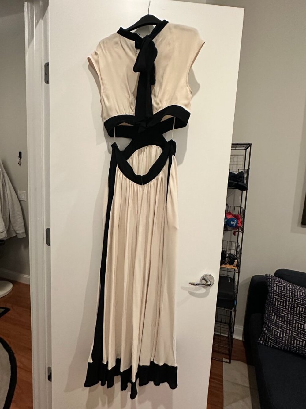 REISS - Keely Cut-Out Waist Contrasting Maxi Dress in Ivory/Black Size 8 - Picture 4 of 5